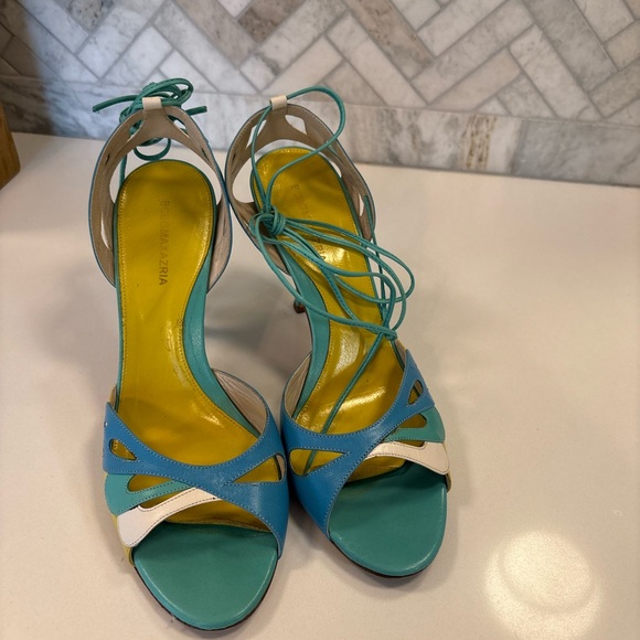 BCBGMaxAzria Turquoise and White Heels - Picture 2 of 13